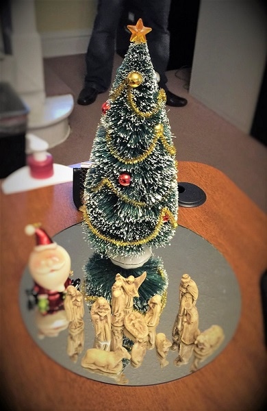 Melinas' mini Christmas tree with small ornaments around 
